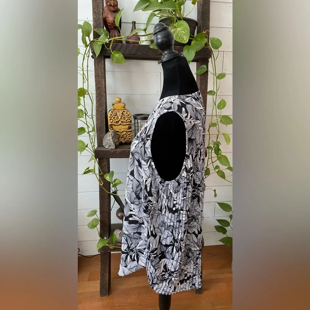 Christopher & Banks: Sleeveless V Neck  Leaf Pattern Blouse